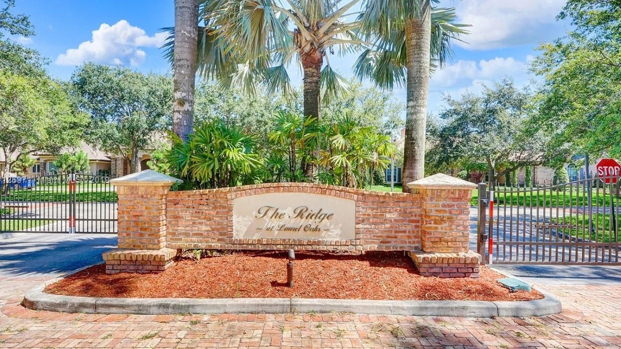 Laurel Oaks Davie FL Real Estate Listings & Luxury Estate Homes For Sale