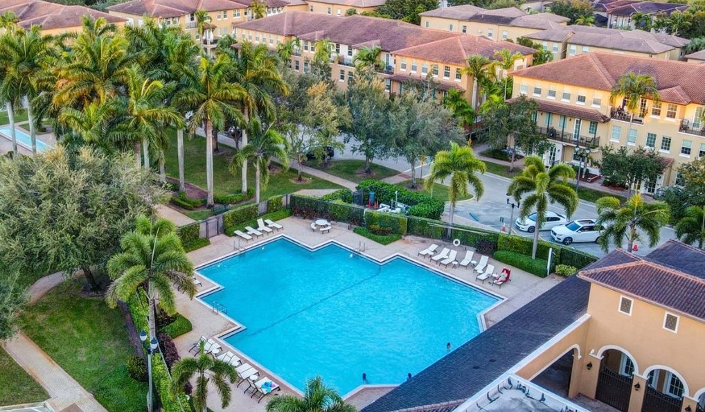 Cobblestone, Pembroke Pines, FL Real Estate & Condos / Town Homes For Sale