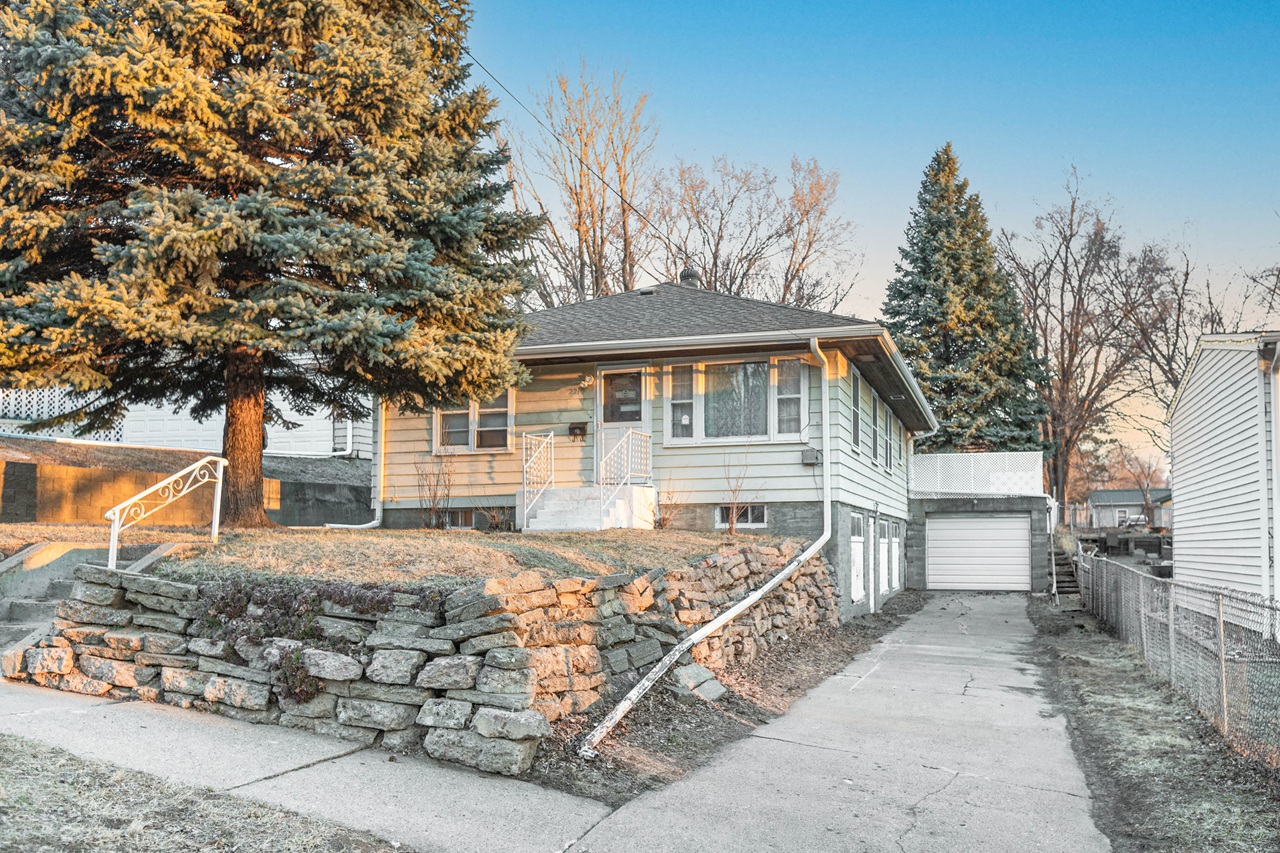 2215 W 6th Street, Sioux City, IA