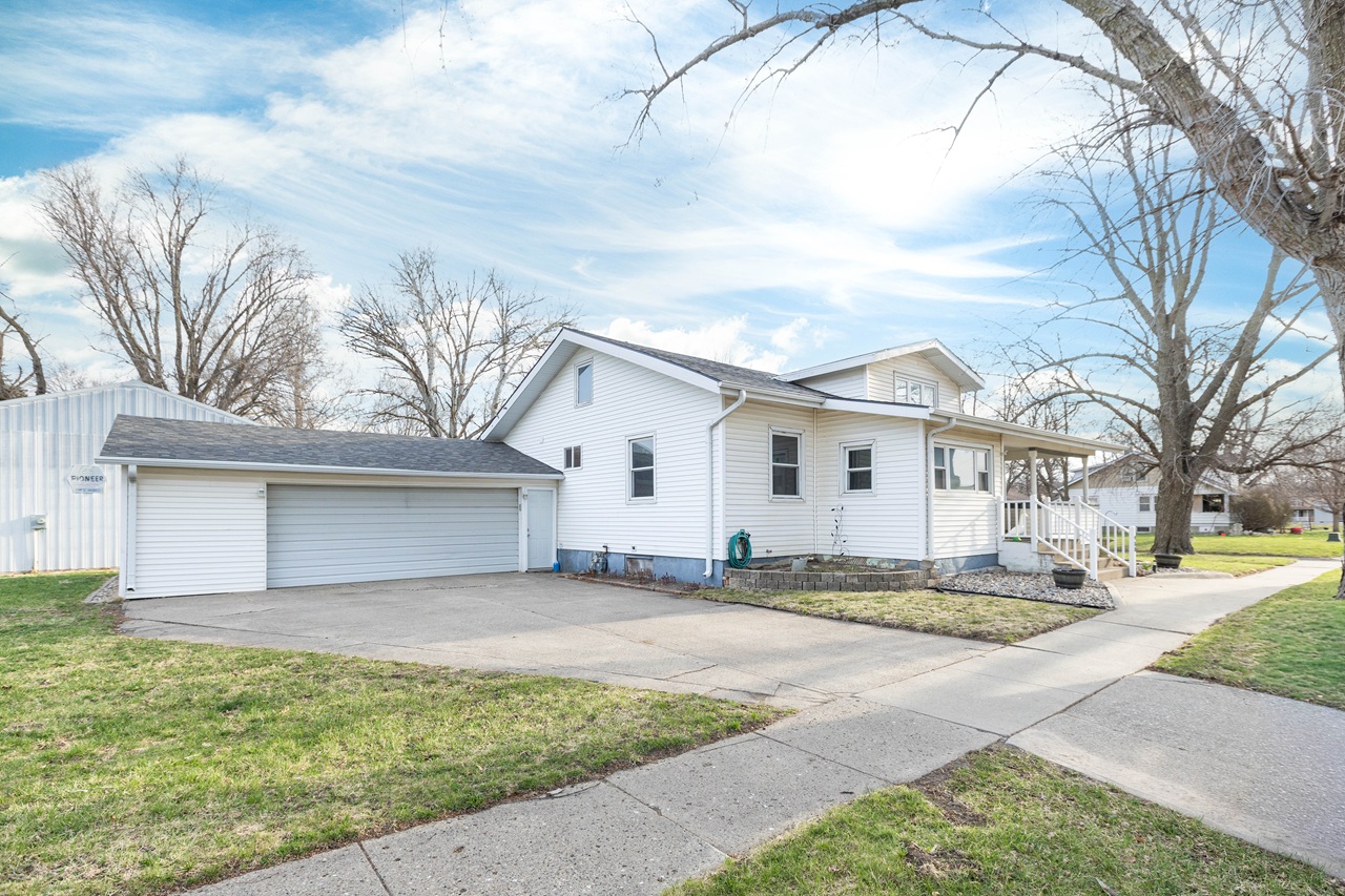 900 Cameo Street, Onawa, IA