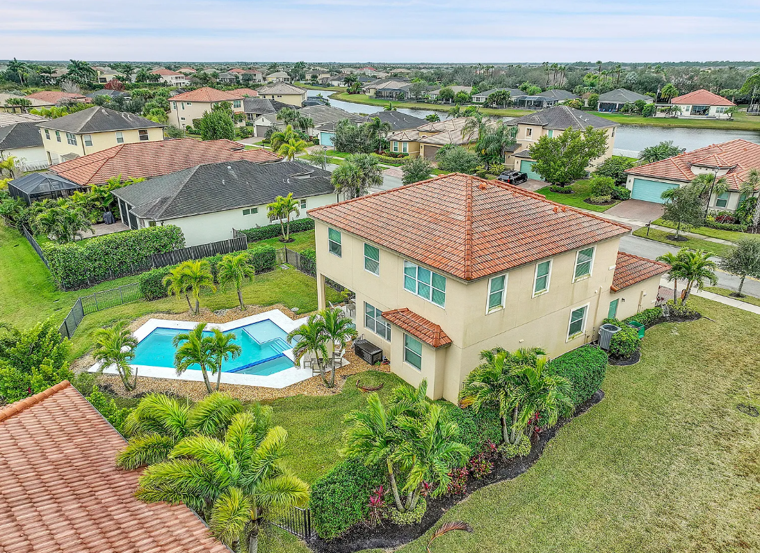 Cheap House for sale in Florida with Pool