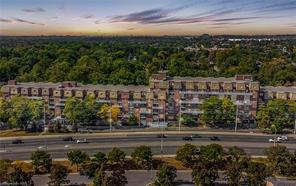 #355-3025 The Credit Woodlands
