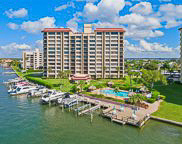 736 Island Way