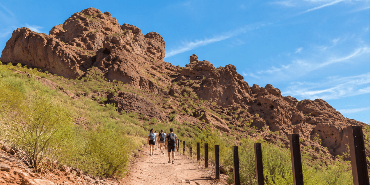friends hiking camelback mountain near arcadia lite