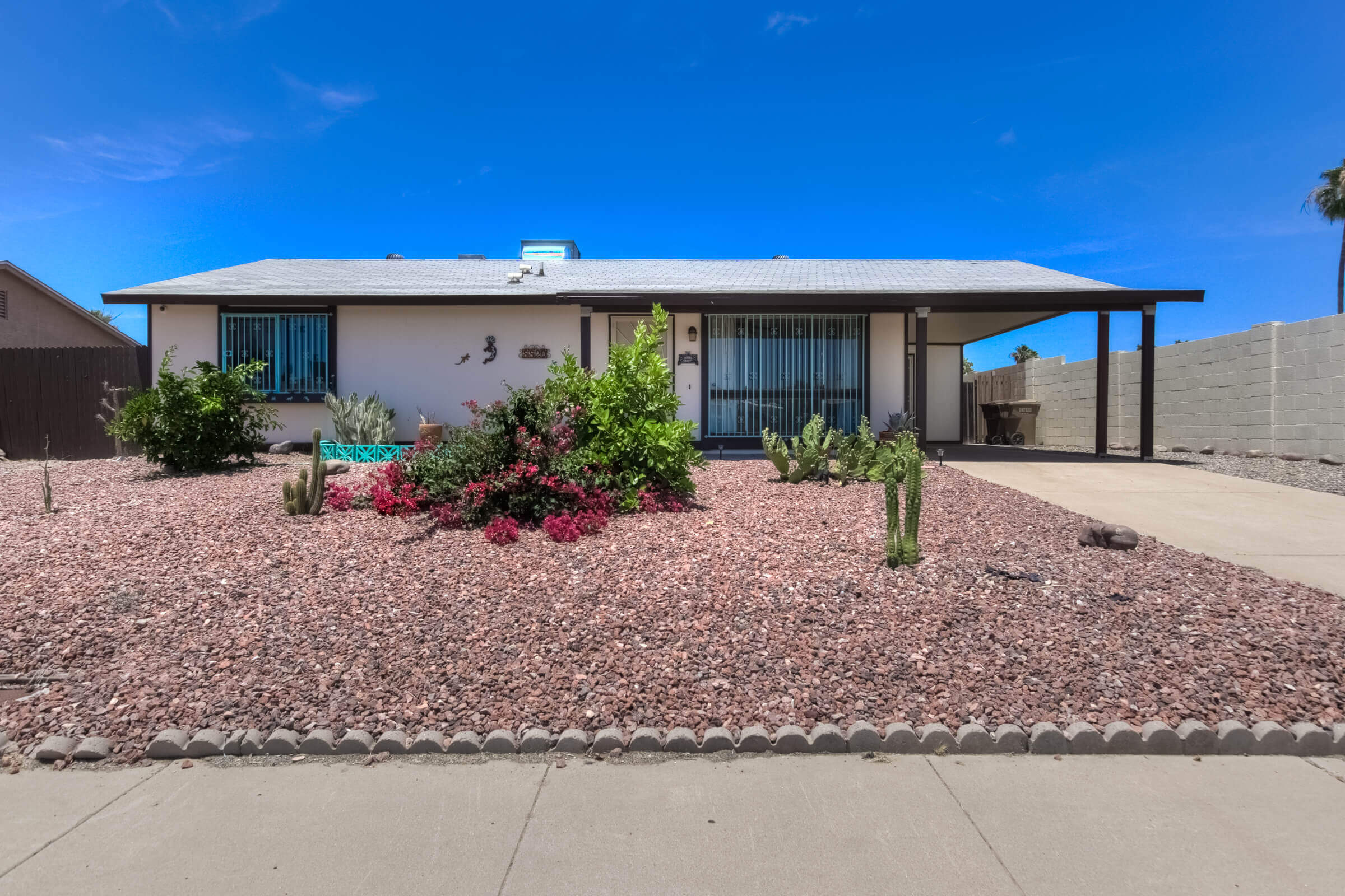 Home for Sale in Peoria Front Yard