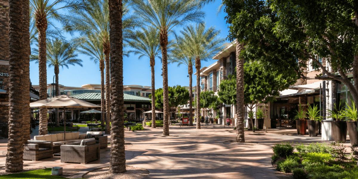 benefits of living in a condo near kierland commons 