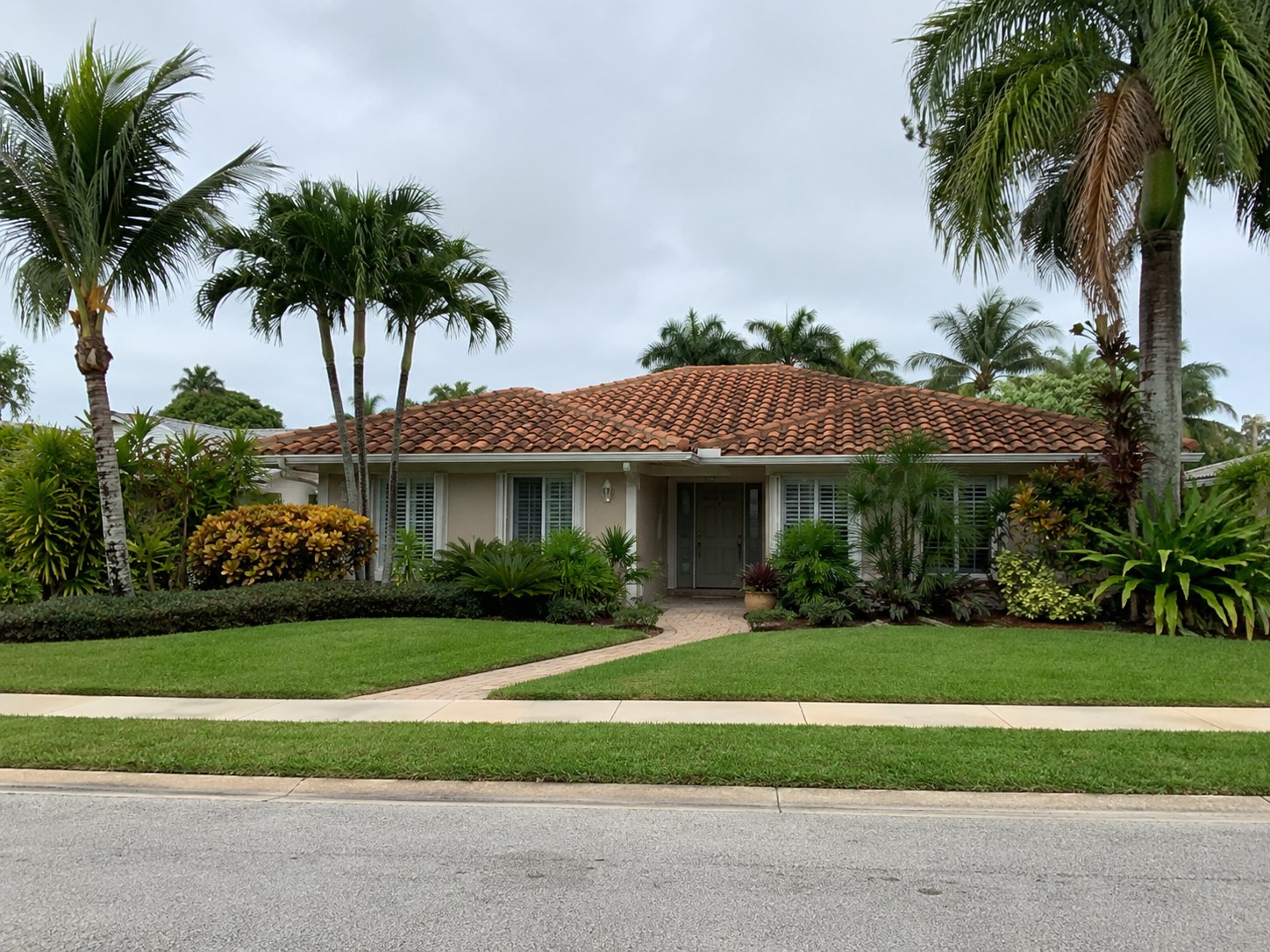 Borrowing and selling are not two ways of getting the same thing. Five things that change differently for a Palm Beach County homeowner, and where each question belongs.