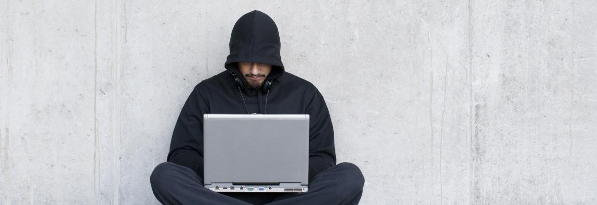 online-habits-identity-theft-risk-homeowners.jpg