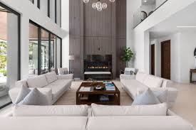 realtor-prepares-home-for-sale-expert-tips.jpg