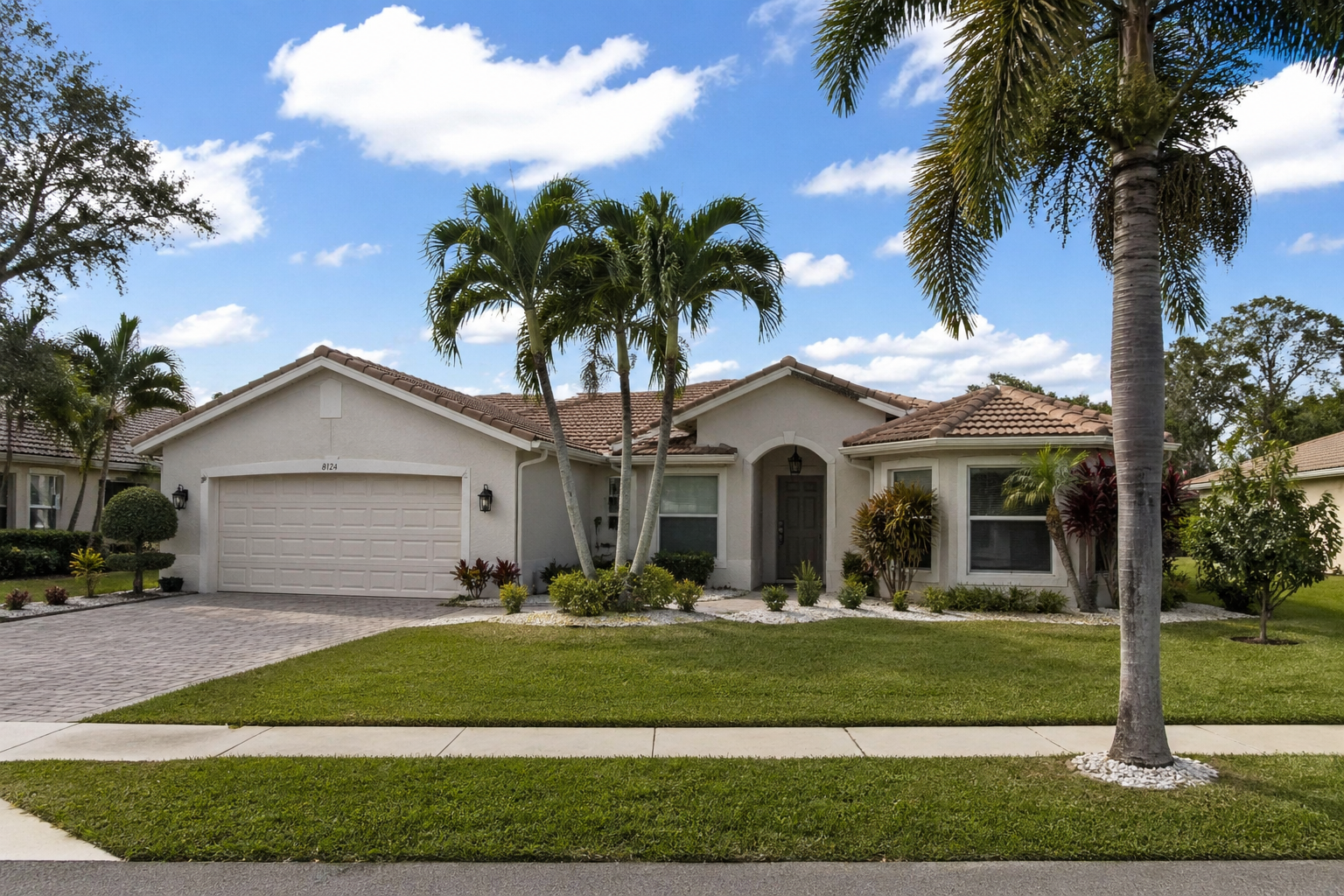 A bright suburban Wellington Florida home representing selling a home in Wellington FL with clean exterior landscaping and long-term ownership appeal