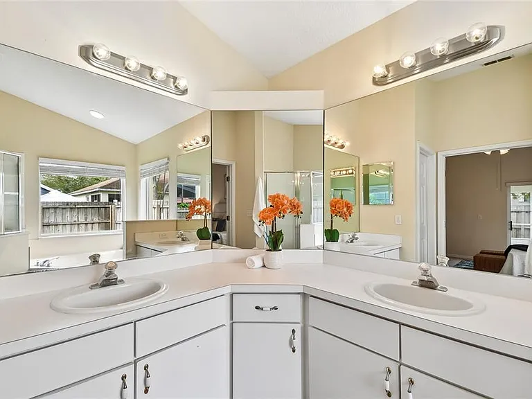 5636 Freeport Drive kitchen