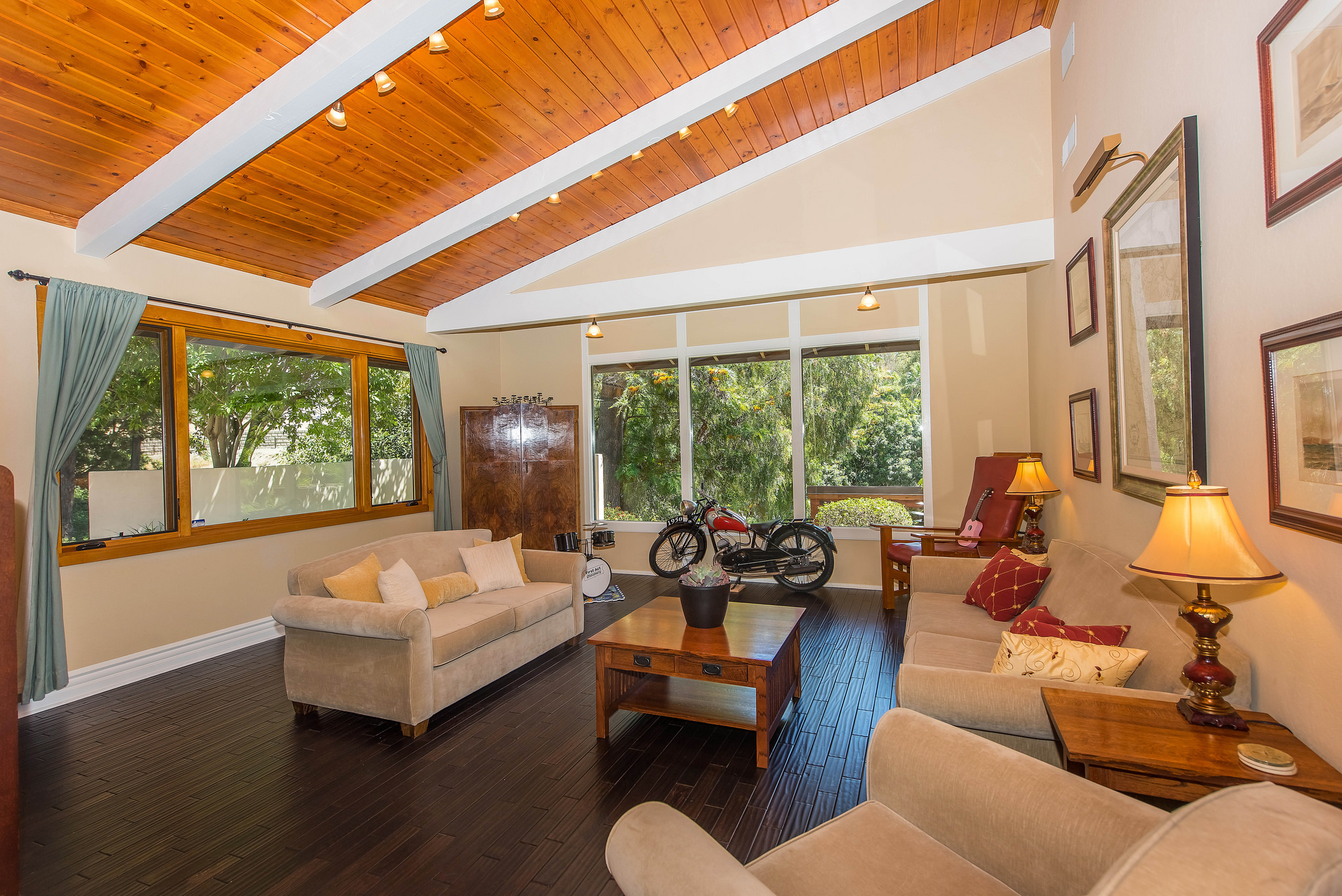 Private Cowan Heights Oasis