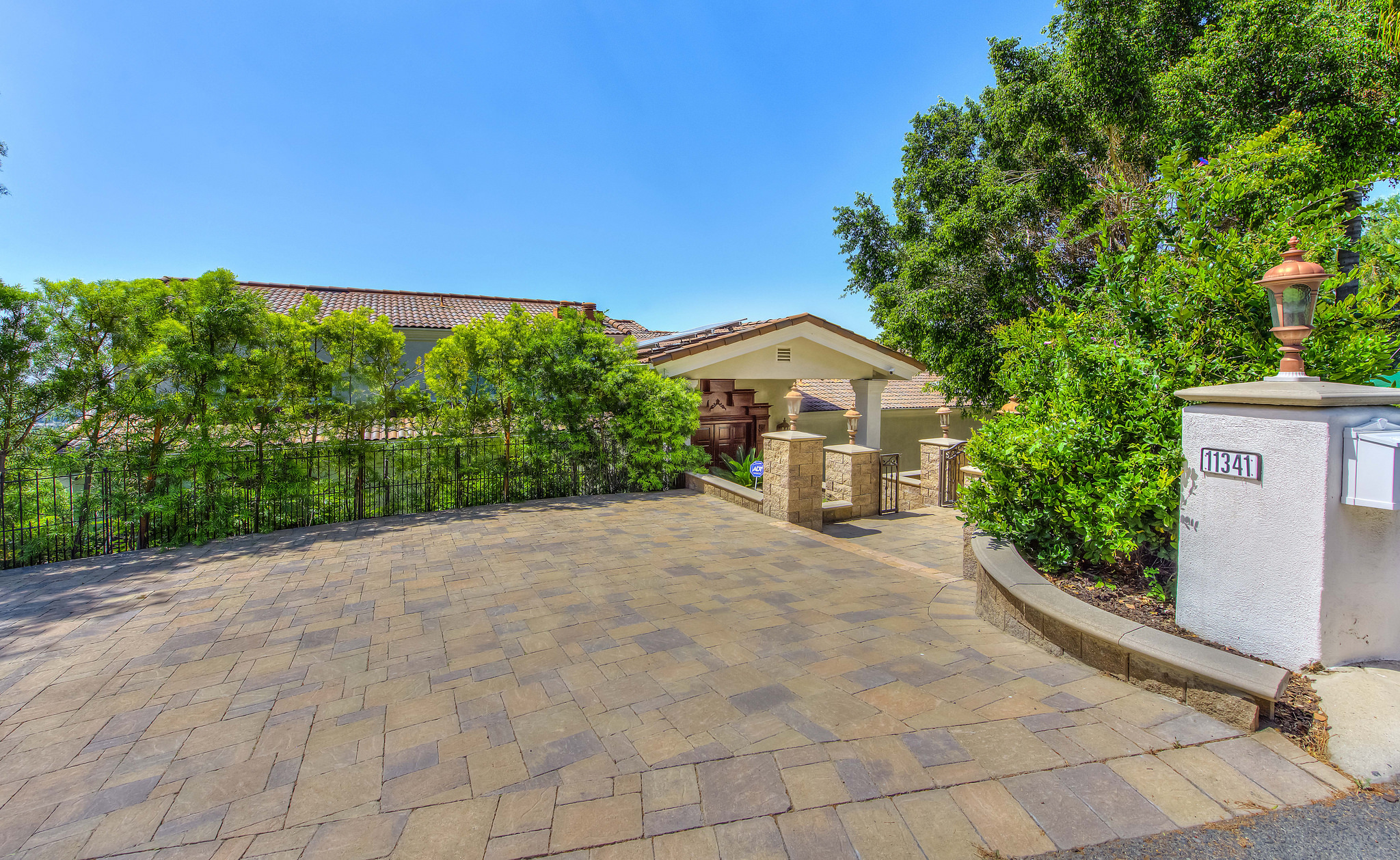 Modern and Beautiful Home in Lemon Heights