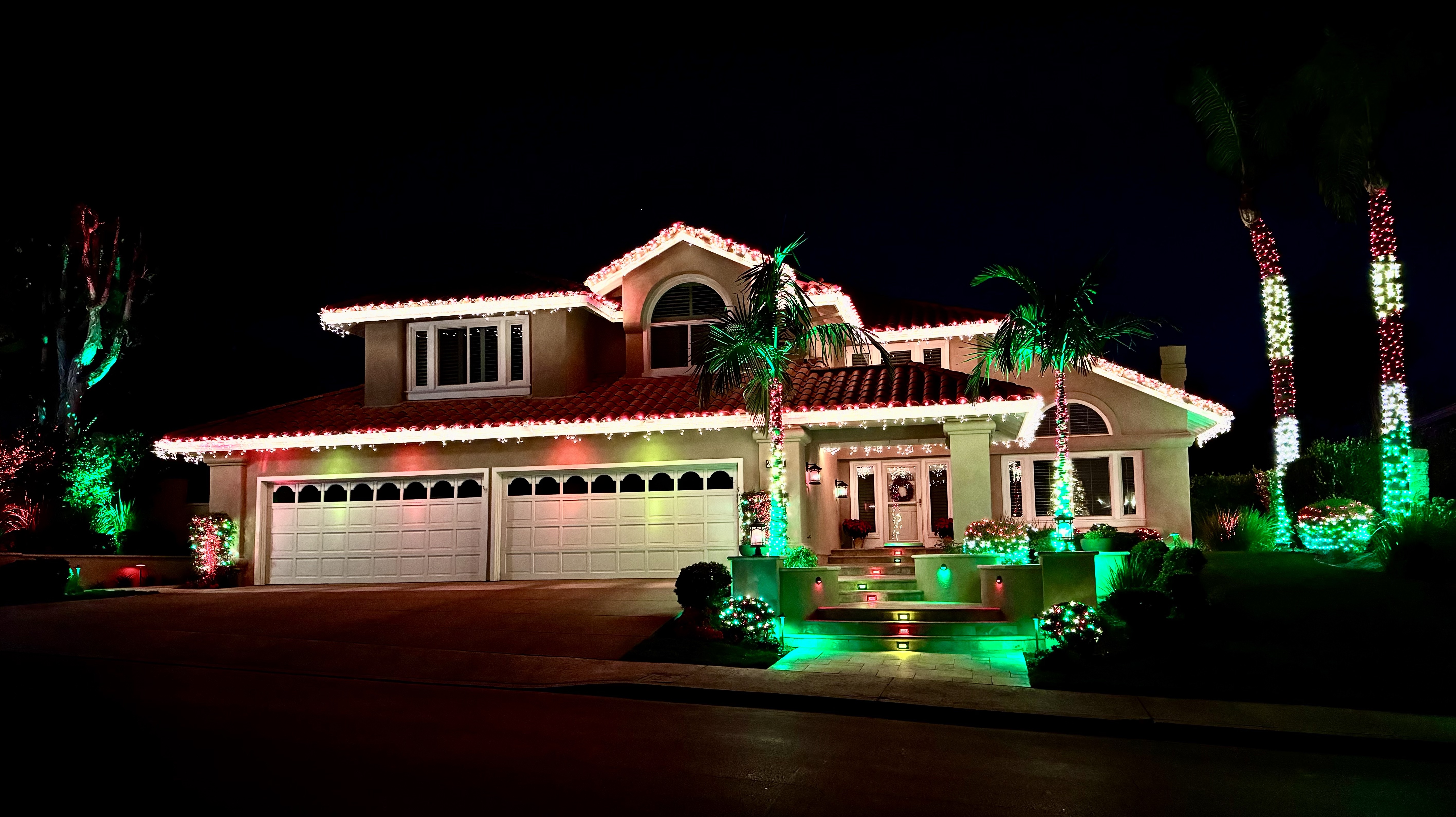 22221 Shadowridge Holiday Lights