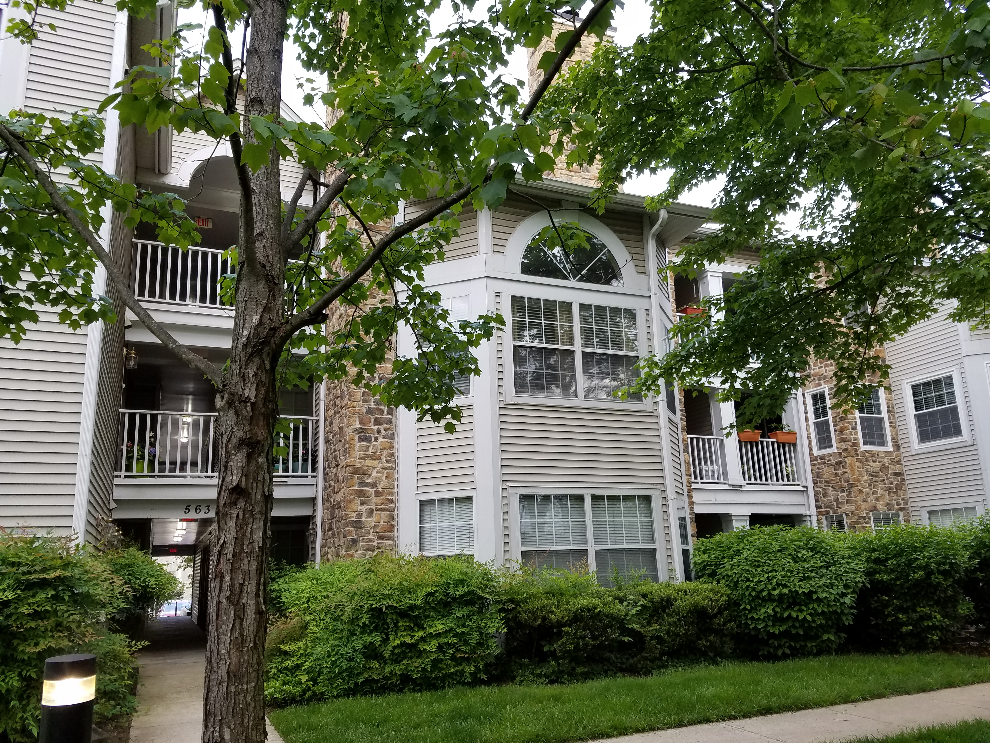 Stunning Condo For Sale in Willoughby's Ridge, Centreville VA