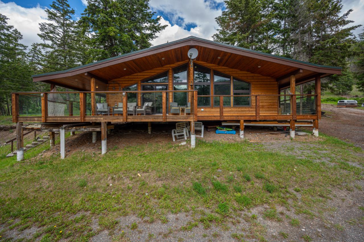 Beautiful Waterfront Home in Loon Lake BC