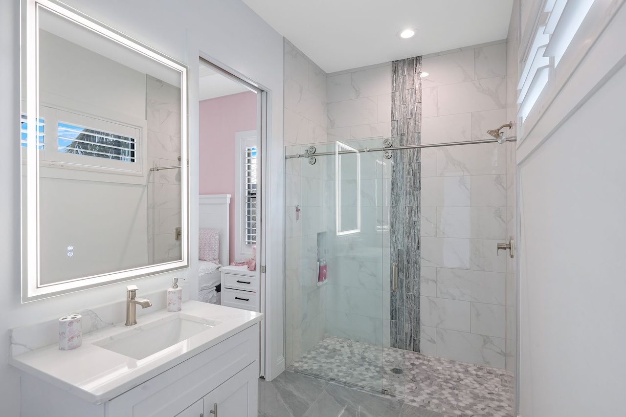 Bedroom Bath - Cape Coral Water front Homes for Sale