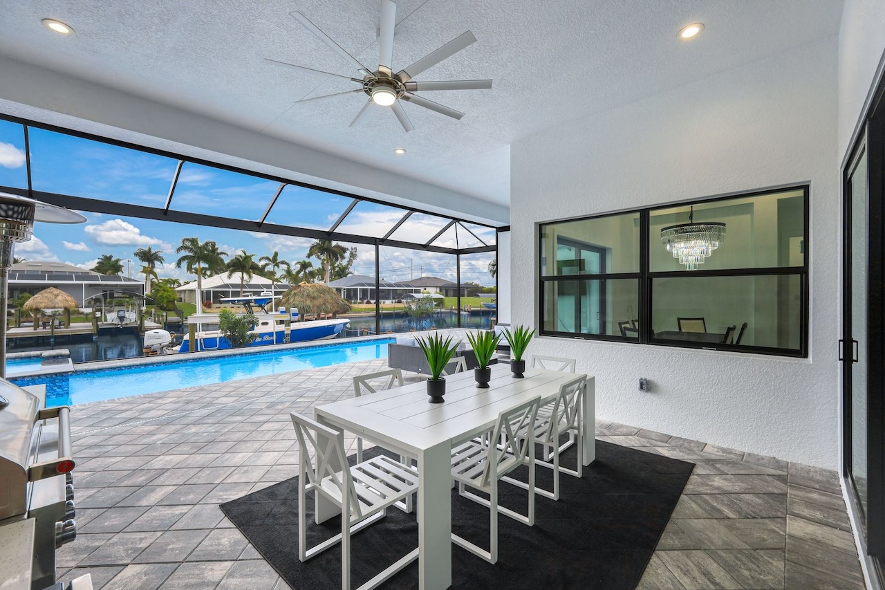 Custom Lanai Cape Coral Florida - 2113 SW 45th Ter Cape Coral Florida 33914