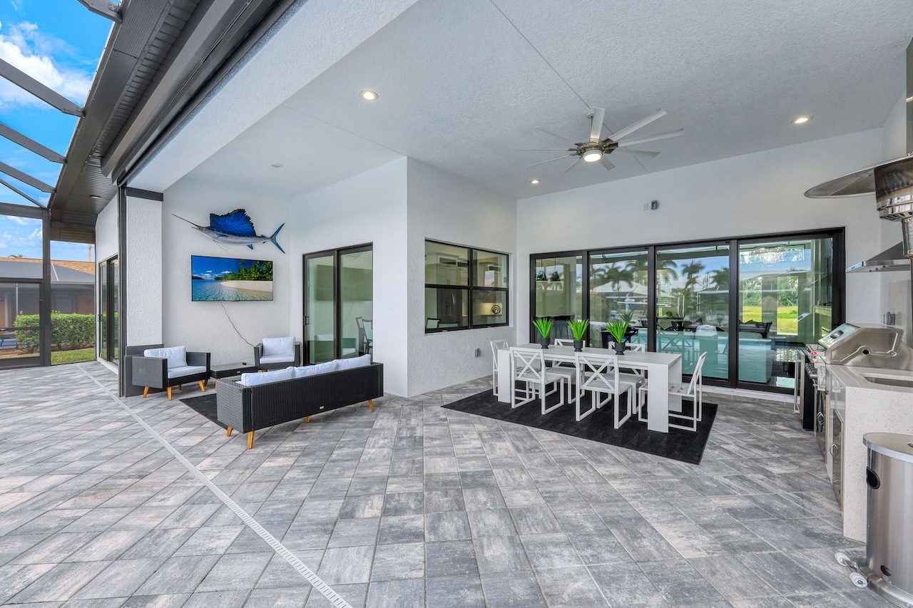 Custom outdoor furnishings Cape Coral - Cape Coral Homes for Sale