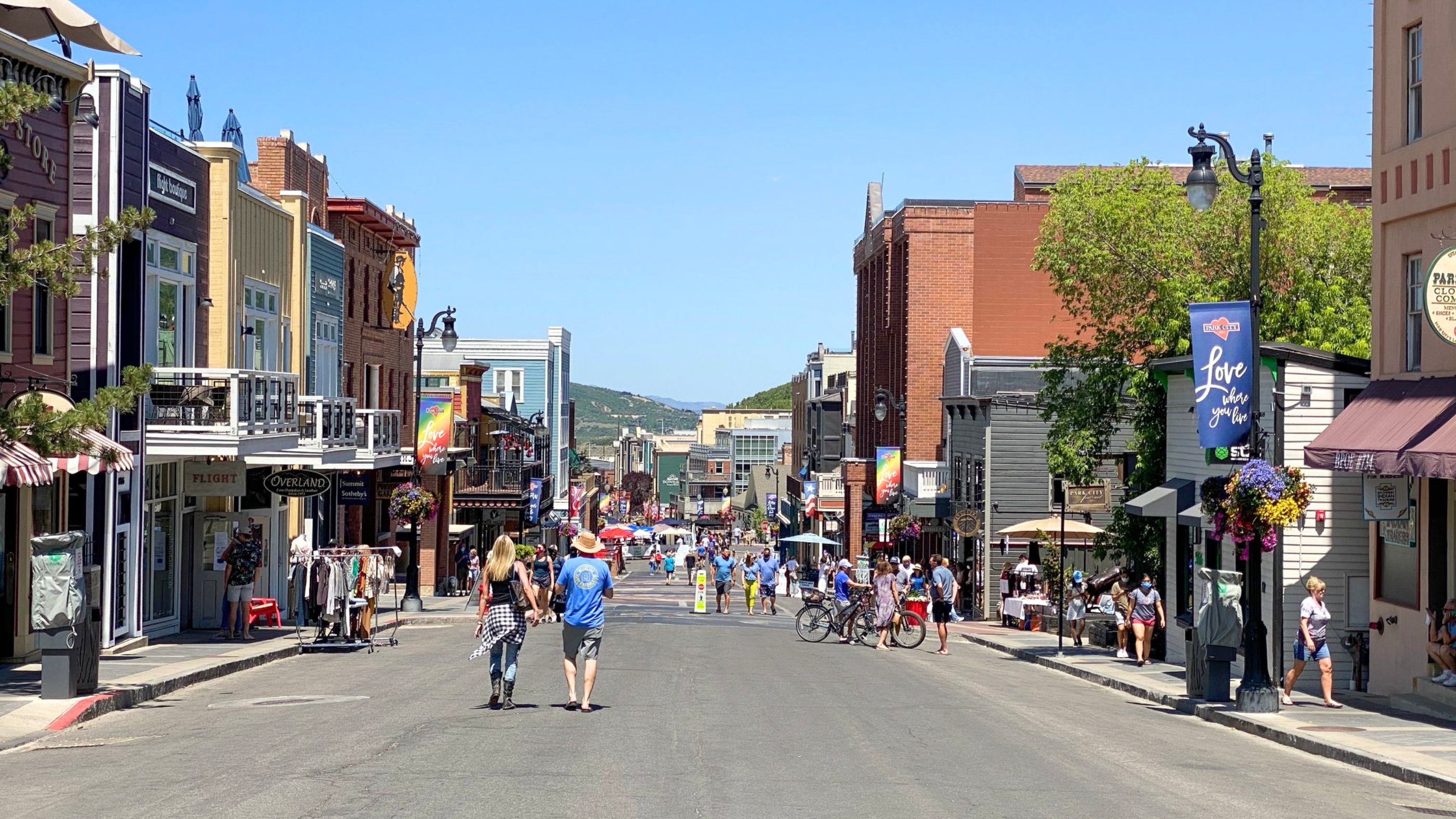 Living in Park City, Utah full time with mountain neighborhoods, seasonal scenery, and year-round lifestyle