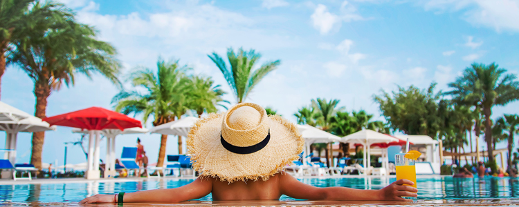 Resort Style Pools At Nautilus 220 - Lake Park
