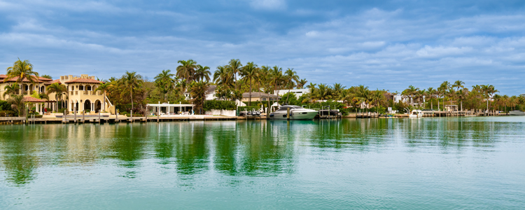 Enjoy The Wonderful Views Of Waterfront Living In Palm Beach, FL