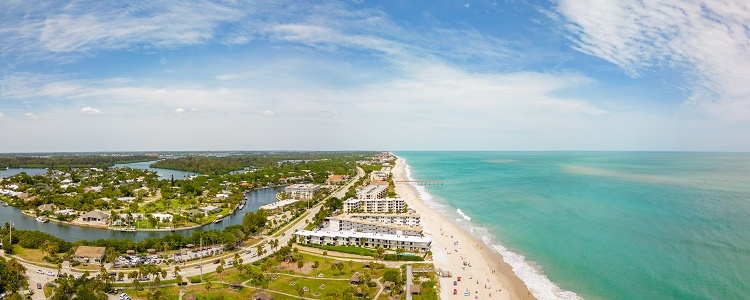 Condo and Neighbourhood in Hutchinson Island
