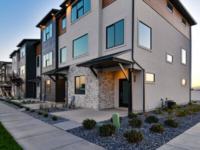 Lakeshore Landing townhomes in American Fork