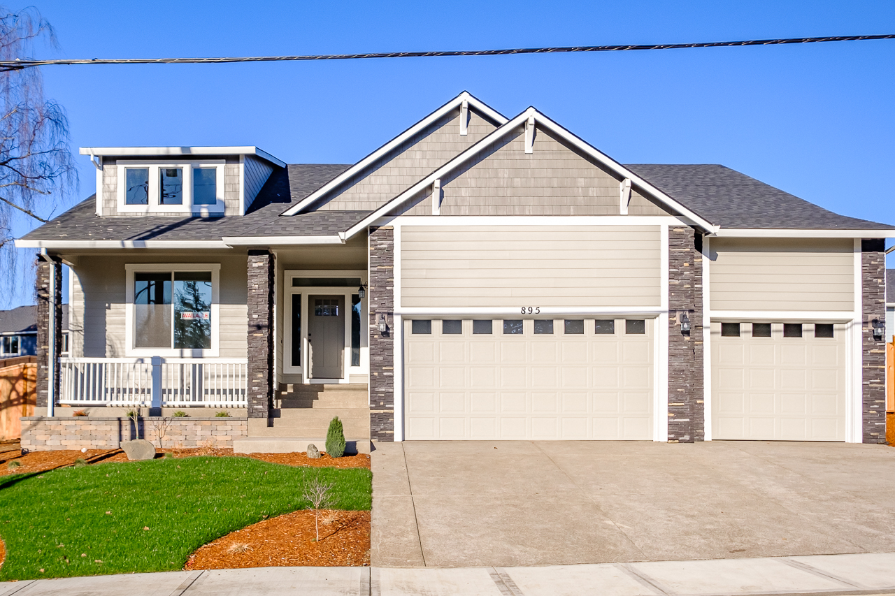 London - 895 NW Laurel Pl
