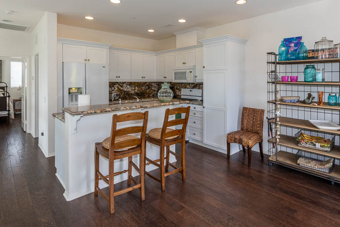 Kitchen with Breakfast Bar