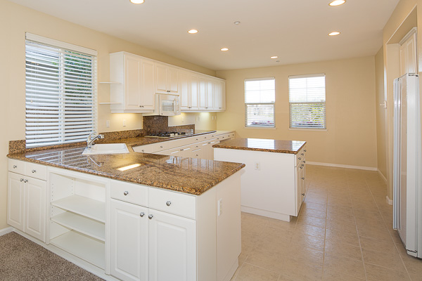 5581 Quinn St-Kitchen