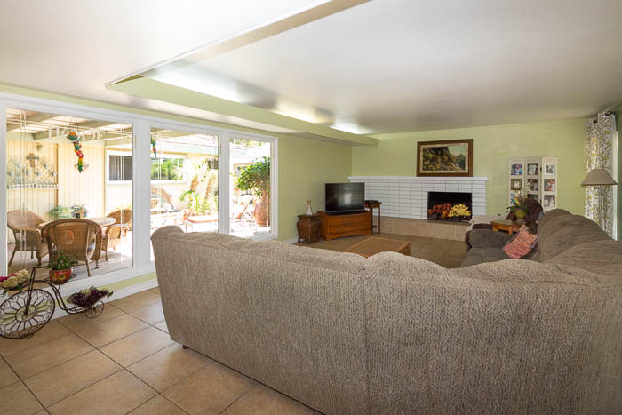 731 Kentwood Dr - Living Room