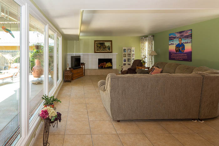 731 Kentwood Dr - Living Room