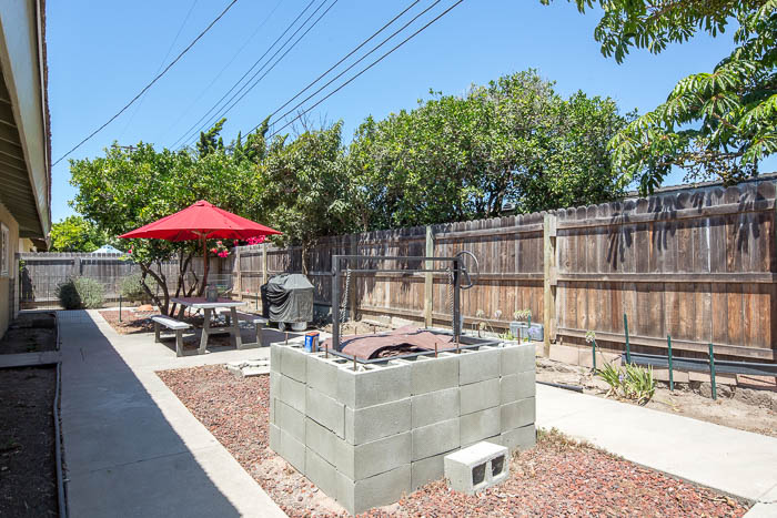731 Kentwood Dr - Backyard