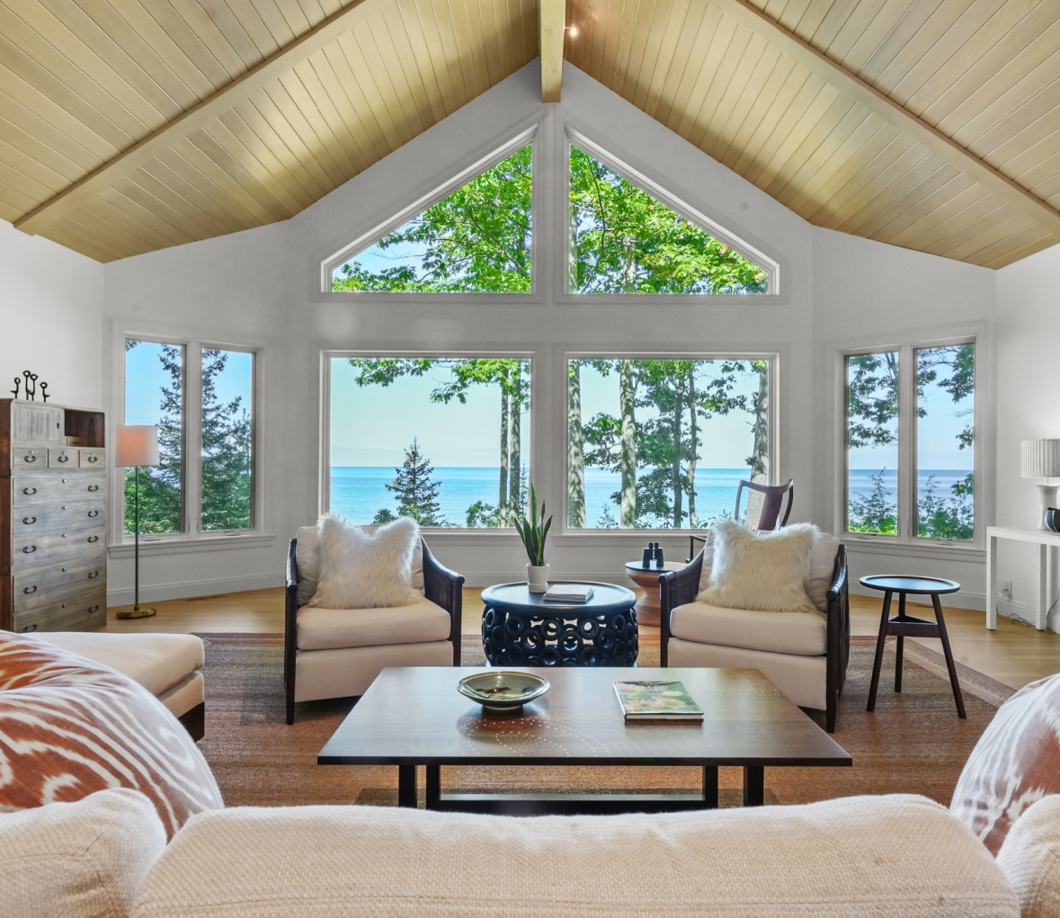 LIVING ROOM WITH LAKE VIEW