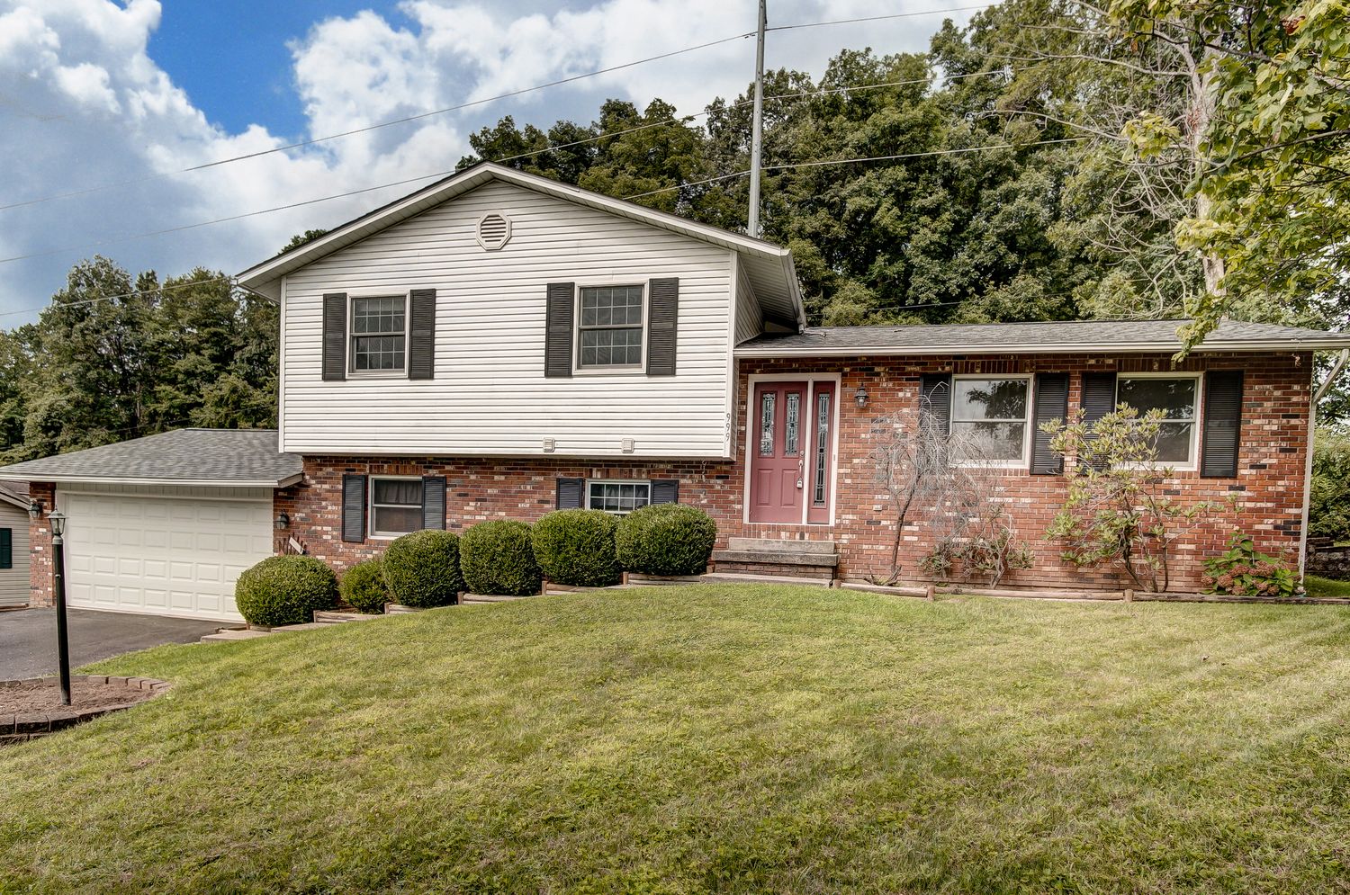 999 Forest Hills Rd Heath, OH 43056