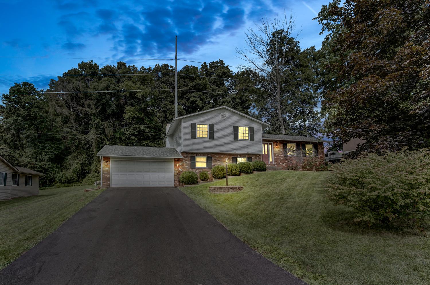 999 Forest Hills Rd Heath, OH 43056