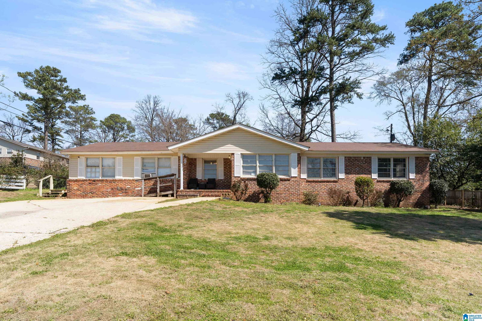 1408 Holly Oak Drive, Vestavia Hills, AL 35226