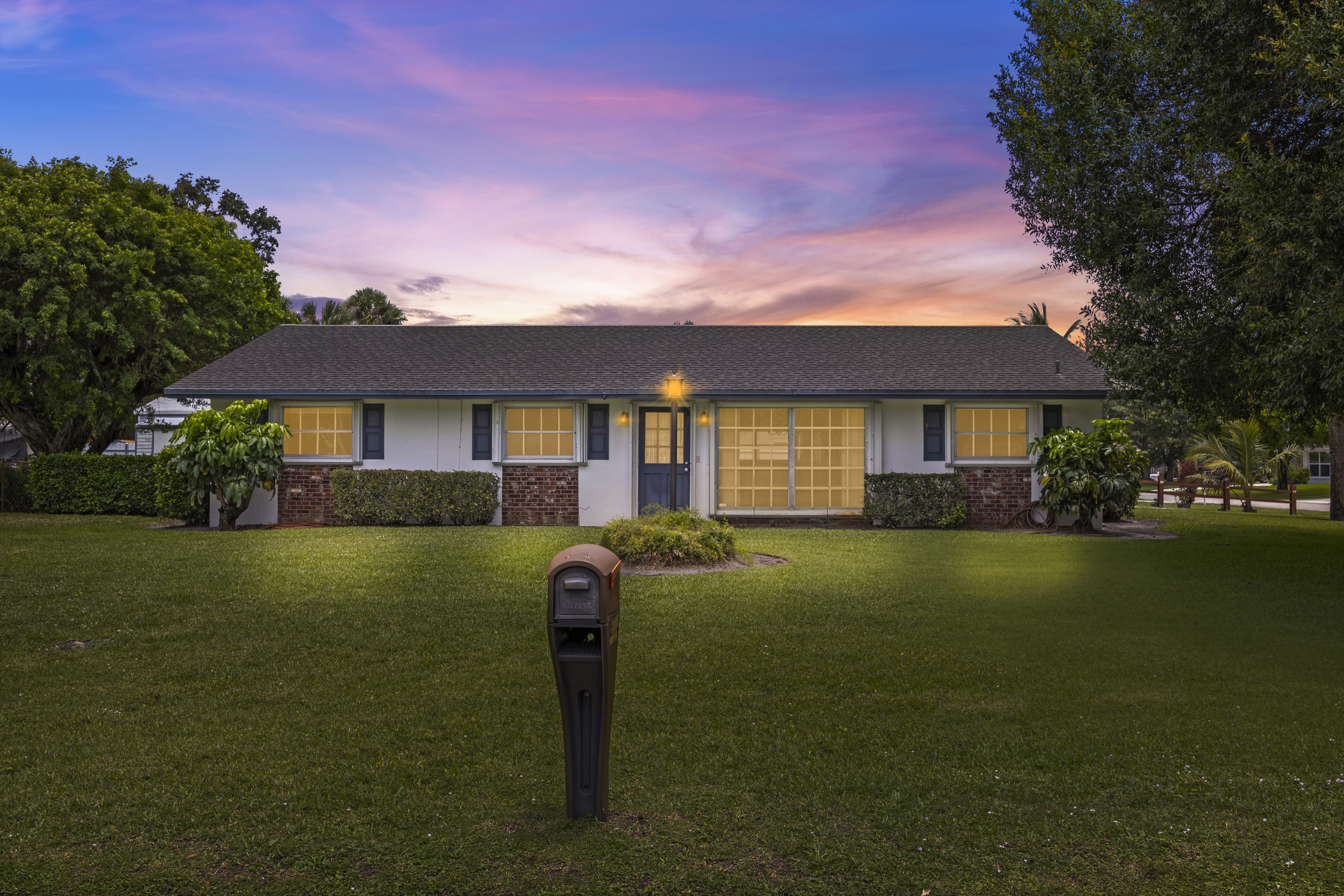 West Palm Beach Florida home for sale at 5557 S Shadyside Circle with oversized lot and no HOA, 3 bedrooms and 2 baths