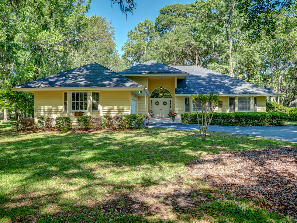 4 Greenwood Drive in Rose Hill has new Appliances and Carpet!