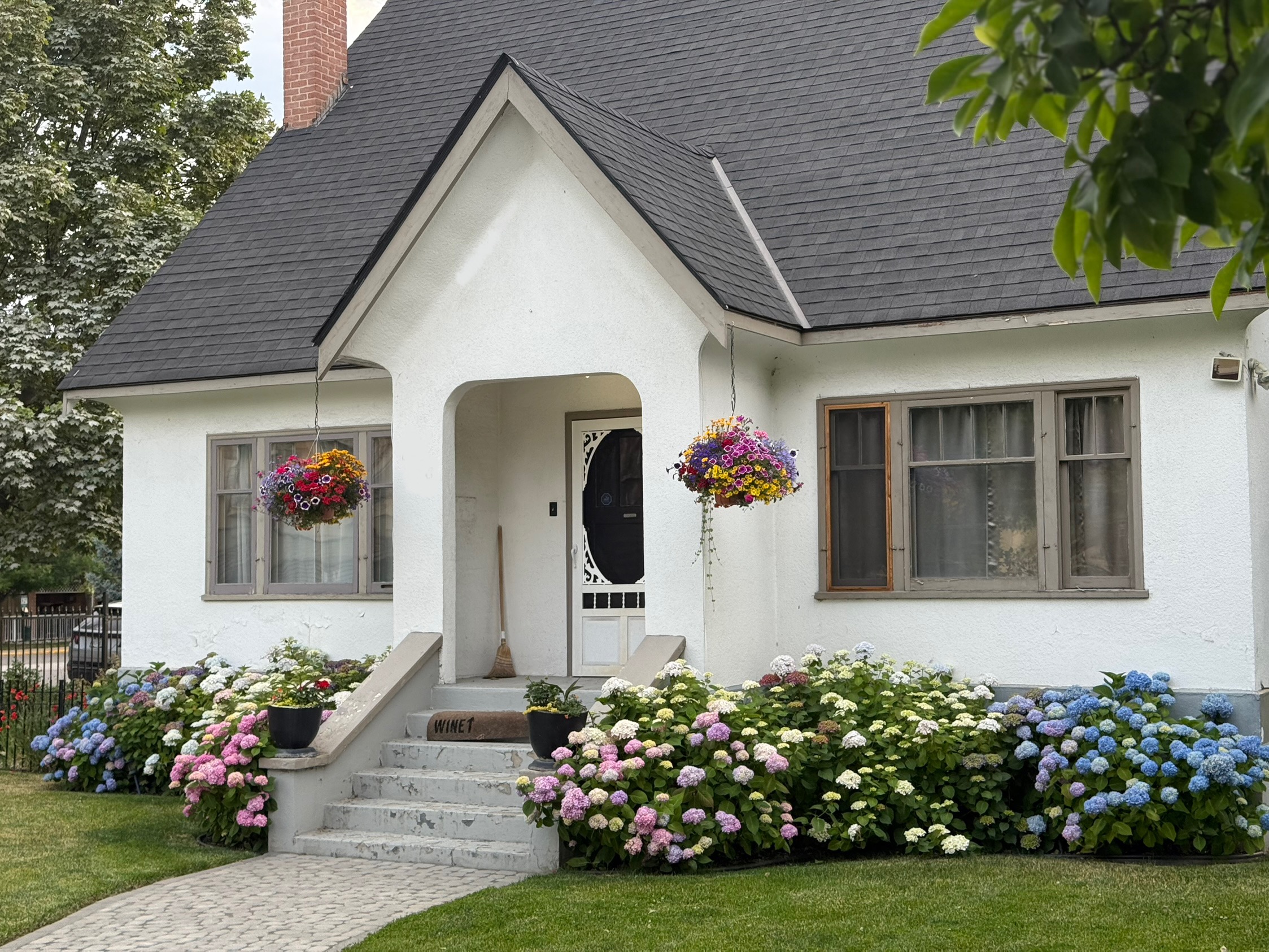 Kelowna single family home exterior August 2025 real estate market