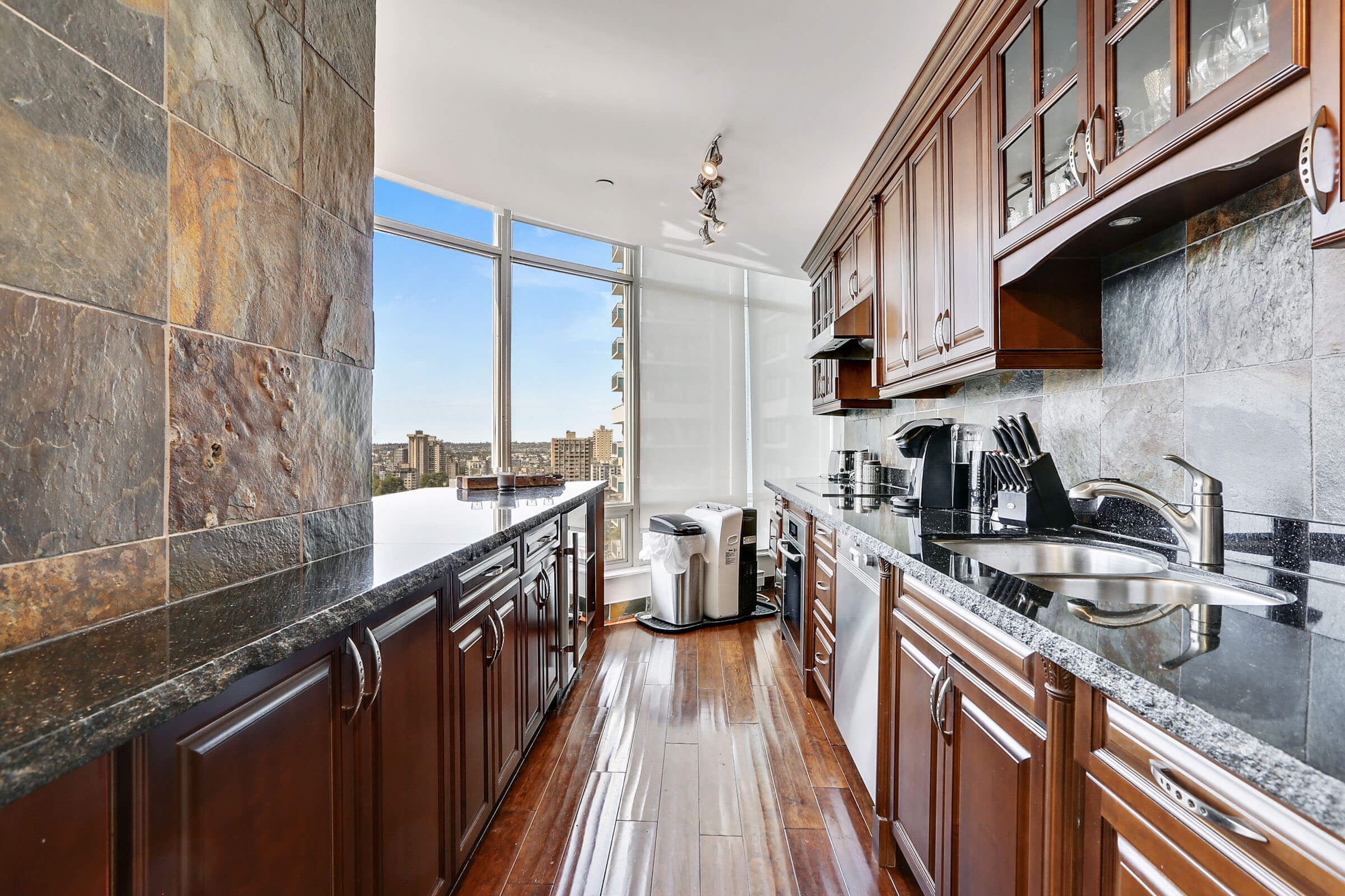 1200 Alberni St, Vancouver, BC V6E