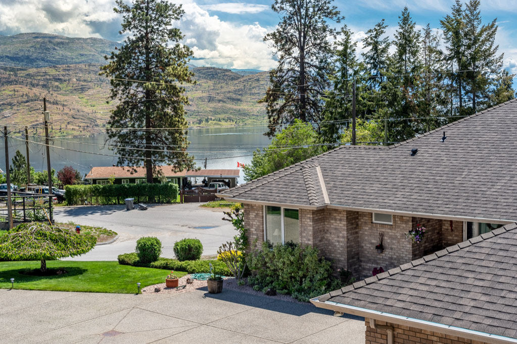 5990 Victoria St. Home for Sale in Peachland, BC