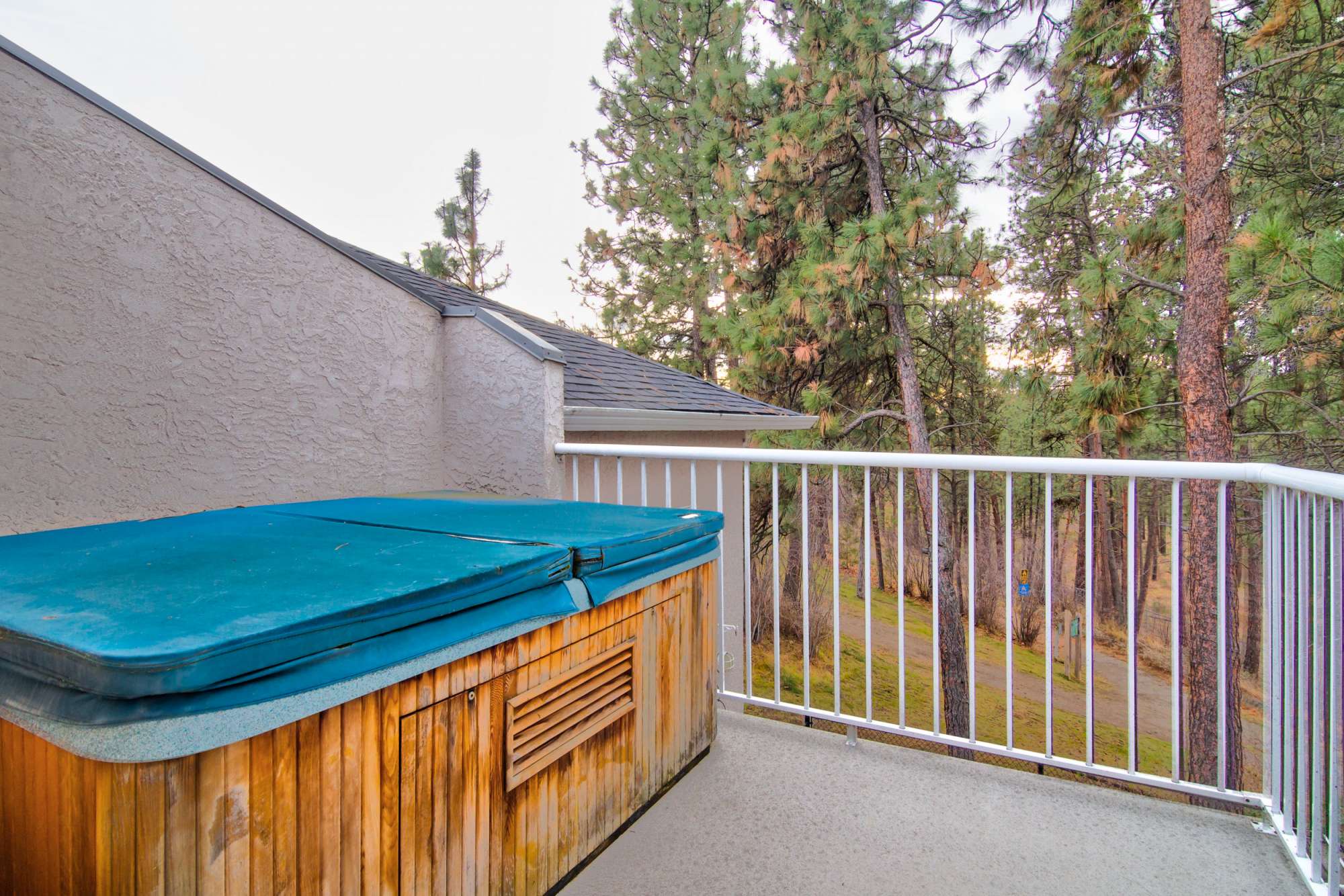 2502 Quail Place, Kelowna, BC Home for Sale in Kelowna, BC