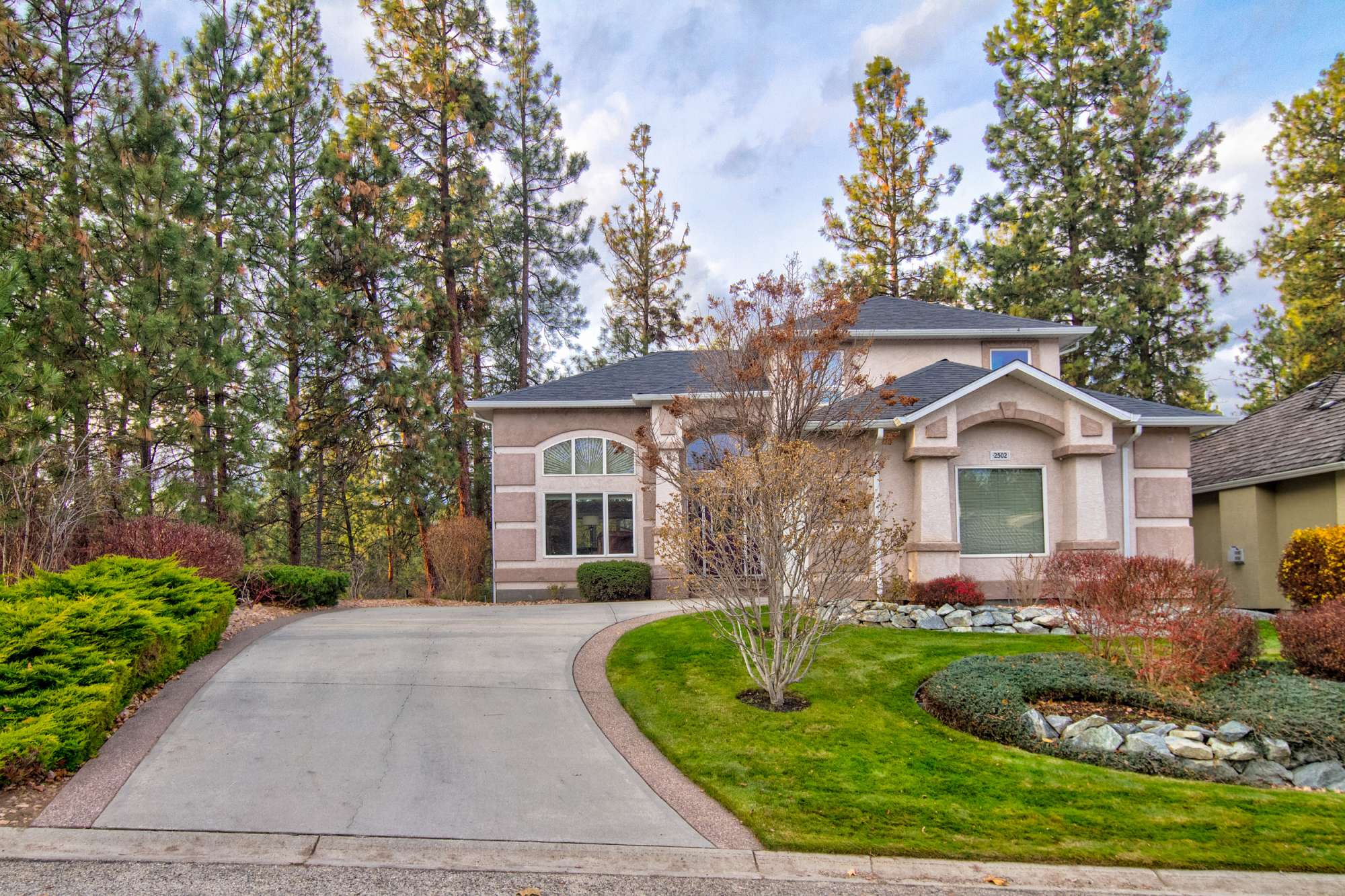 2502 Quail Place, Kelowna, BC Home for Sale in Kelowna, BC