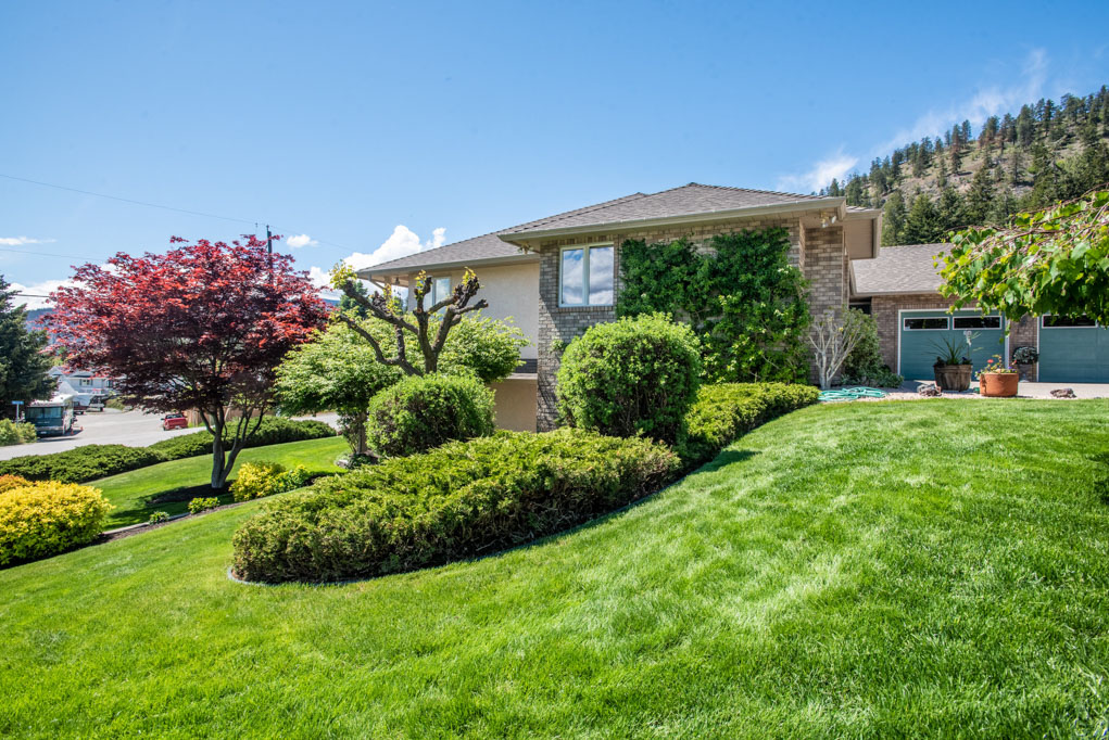 5990 Victoria St. Home for Sale in Peachland, BC