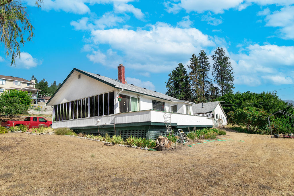 6488 Renfrew Rd. Peachland, BC Home with Acreage for Sale in