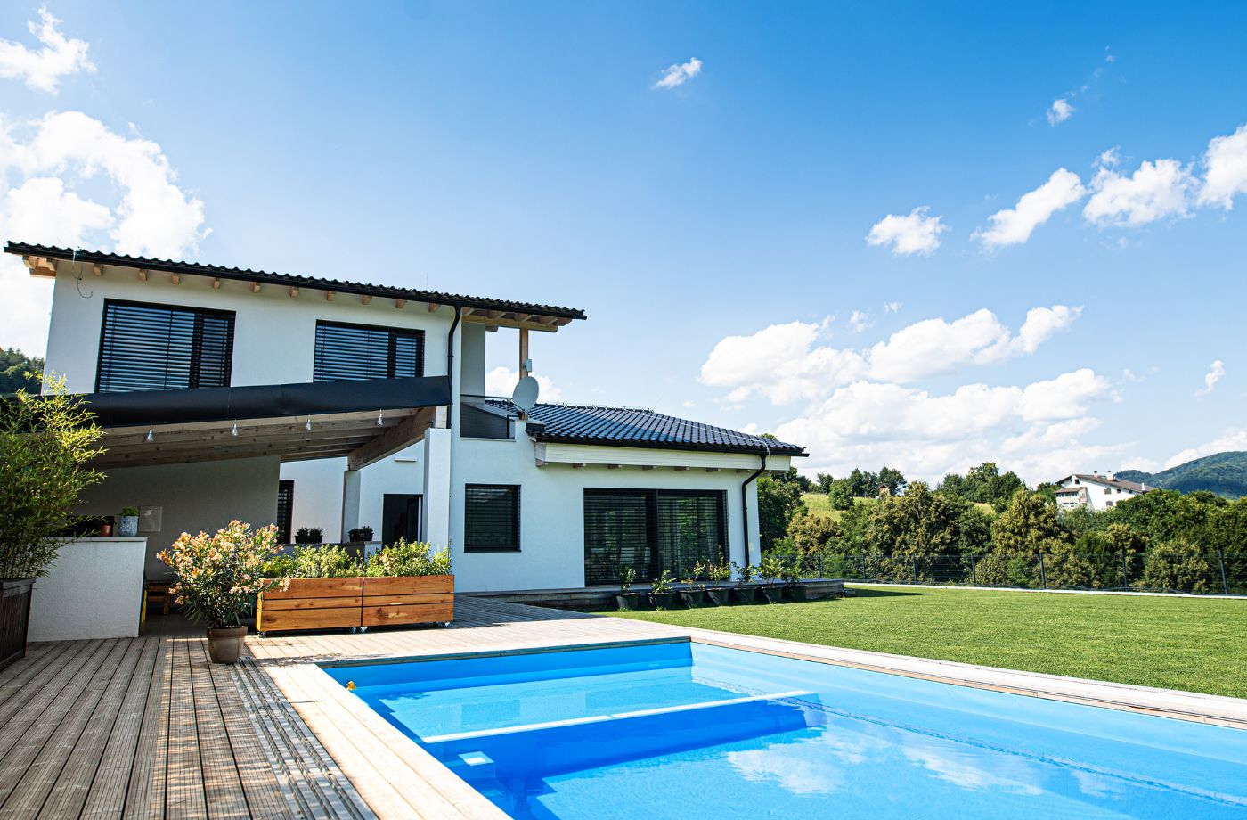 West Kelowna Homes for Sale with Pool Houses for Sale with Swimming